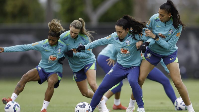 Seleção feminina treina nos EUA para reencontro com donas da casa