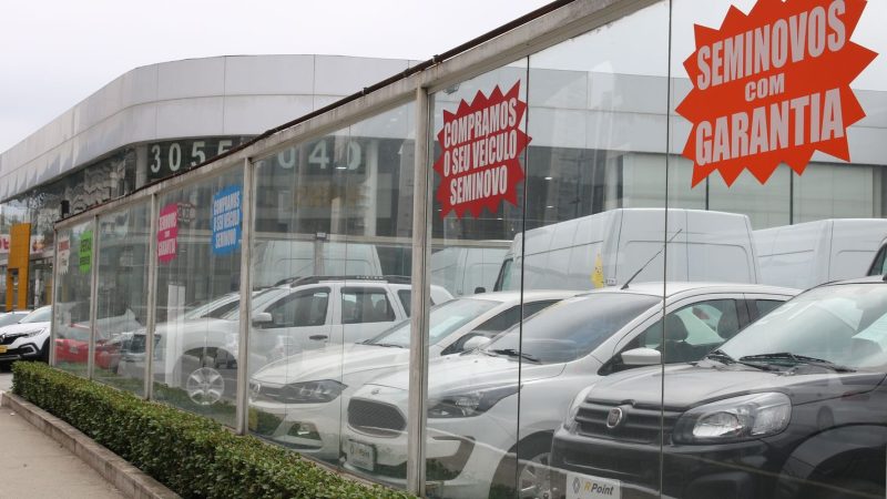 Vendas de veículos financiados têm queda em março, diz B3
