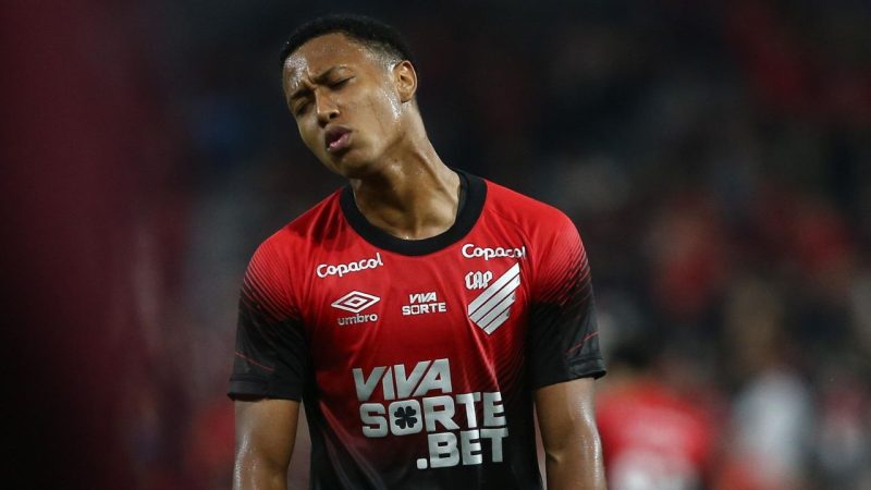 “Athletico está demorando para entender que está na Série B”, diz Ubiratan Leal