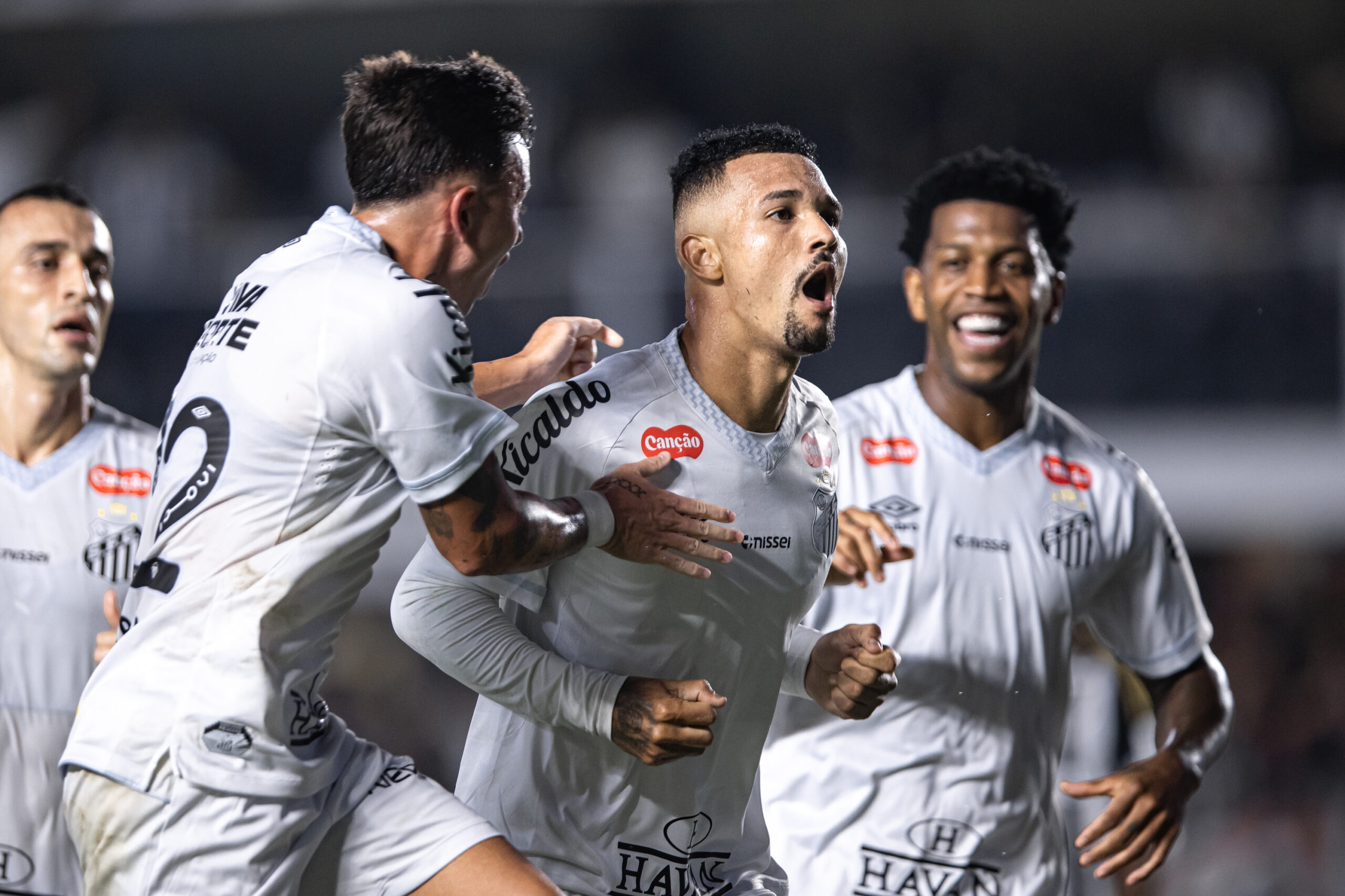 Zé Ivaldo tira onda com o Atlético-MG e irrita Hulk