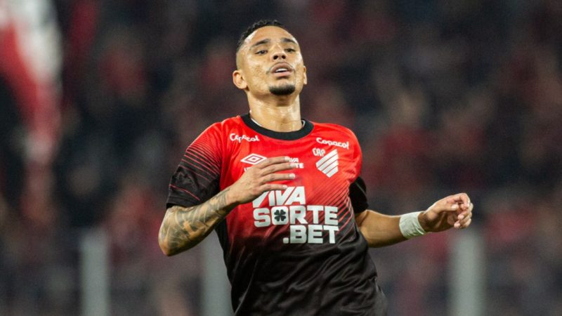 Artilheiro do Athletico no ano completa dois meses de jejum