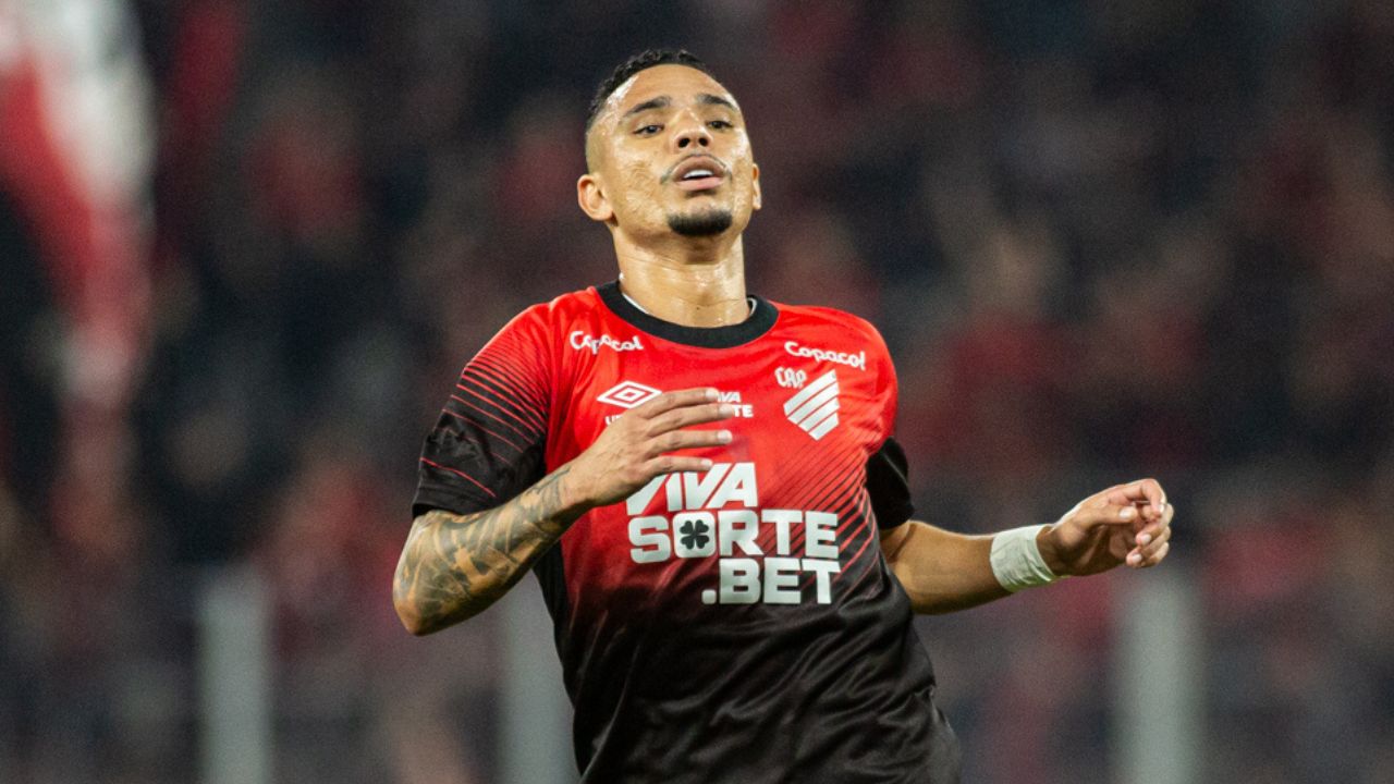 Artilheiro do Athletico no ano completa dois meses de jejum