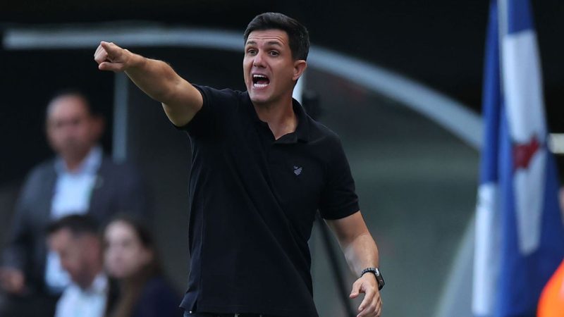 Barbieri responde sobre permanência como técnico