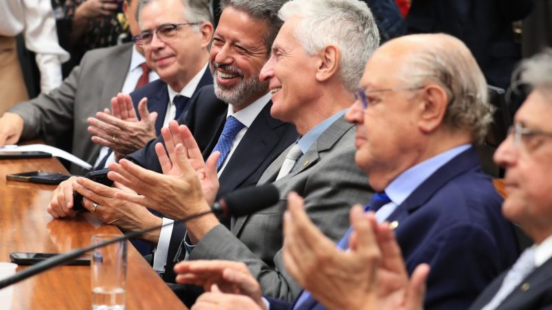 Câmara instala comissão sobre isenção do Imposto de Renda até R$ 5 mil