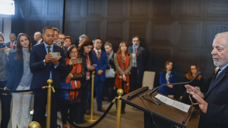 Com Putin, Lula reforça posição em atuar por fim da guerra na Ucrânia