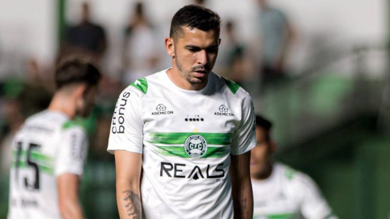 Com uma vitória em cinco jogos, Coritiba vive “alerta máximo”