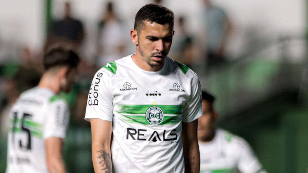 Com uma vitória em cinco jogos, Coritiba vive “alerta máximo”