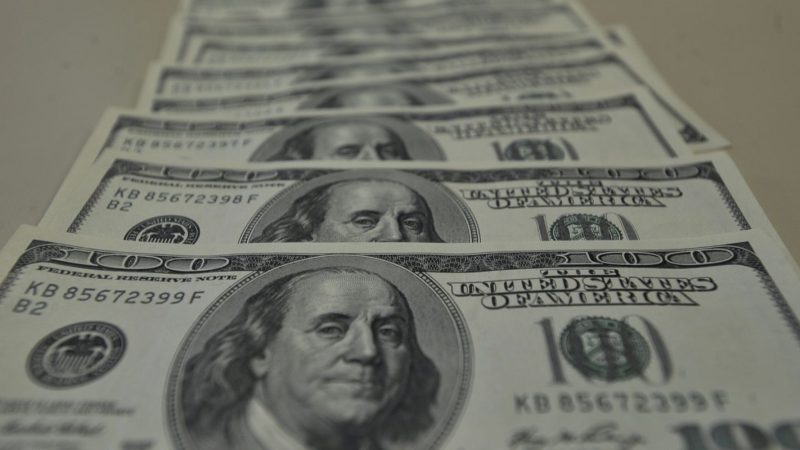 Dólar sobe para R$ 5,68 com dados fortes da economia dos EUA