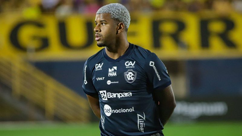 Ex-Athletico, Jaderson sofre choque de cabeça e está na UTI