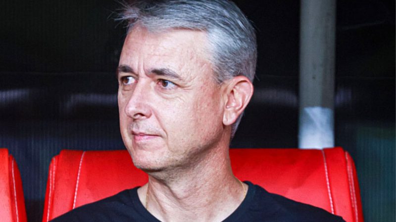 Ex-Athletico, Tiago Nunes é contestado e tem multa milionária no Chile
