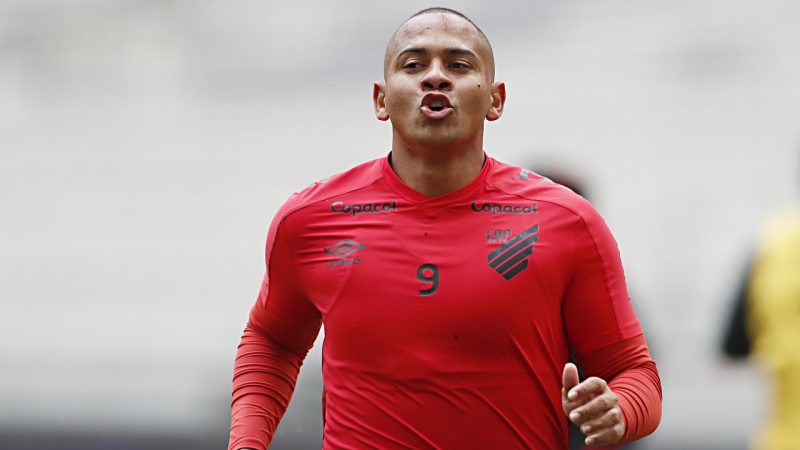 Ex-Athletico, Walter perde 40kg e acerta com clube goiano