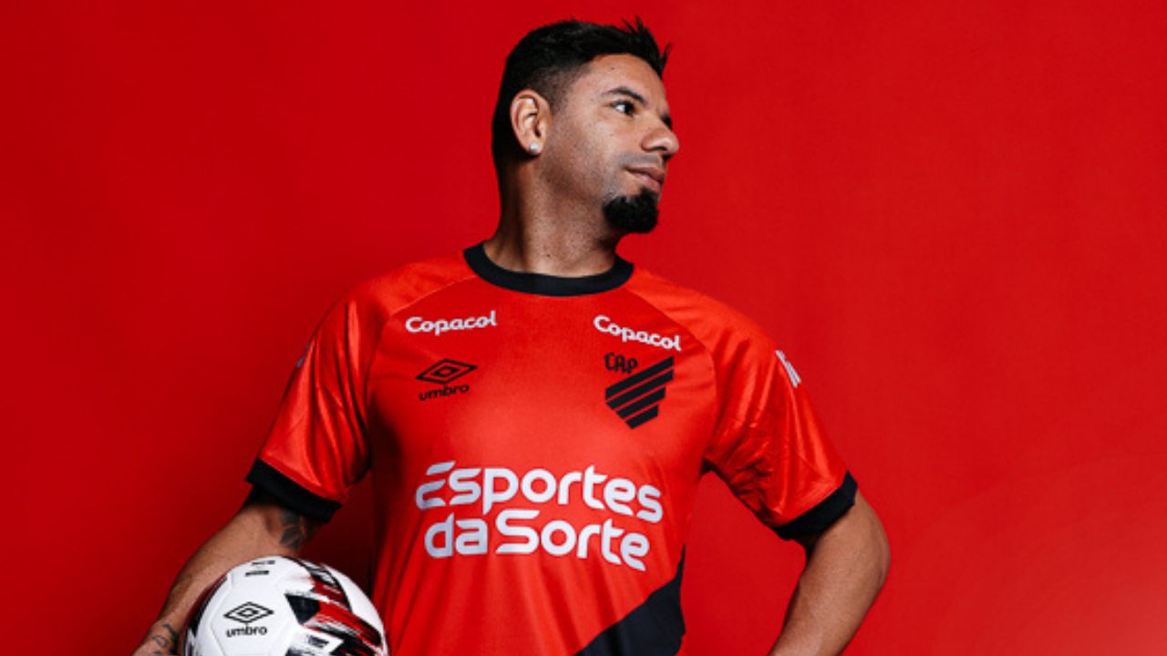 Ex-Athletico e São Paulo volta ao futebol após dois anos