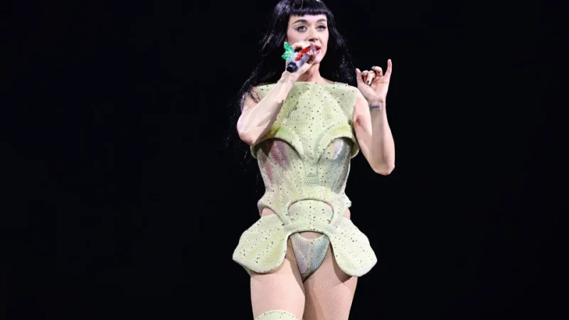 Katy Perry não sabe dançar? Cantora reage a críticas