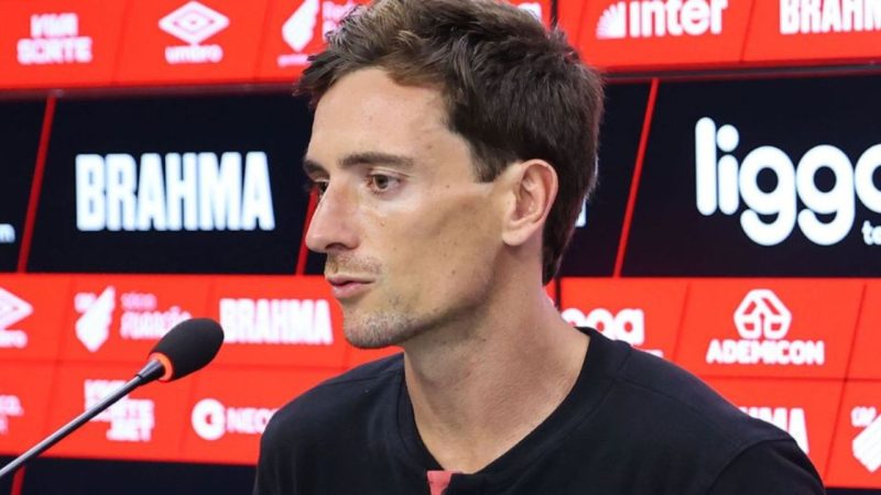 “Não sou mágico”, diz técnico interino após estreia