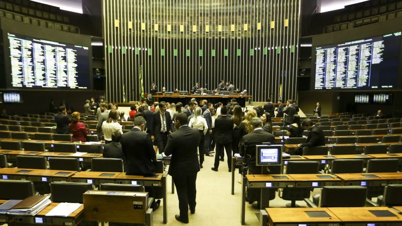 Projeto que aumenta número de deputados para 531 tem urgência aprovada