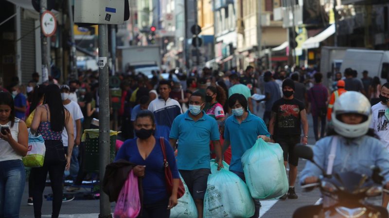 SP: comércio deve faturar 5,4% no Dia das Mães em 2025, diz Fecomércio