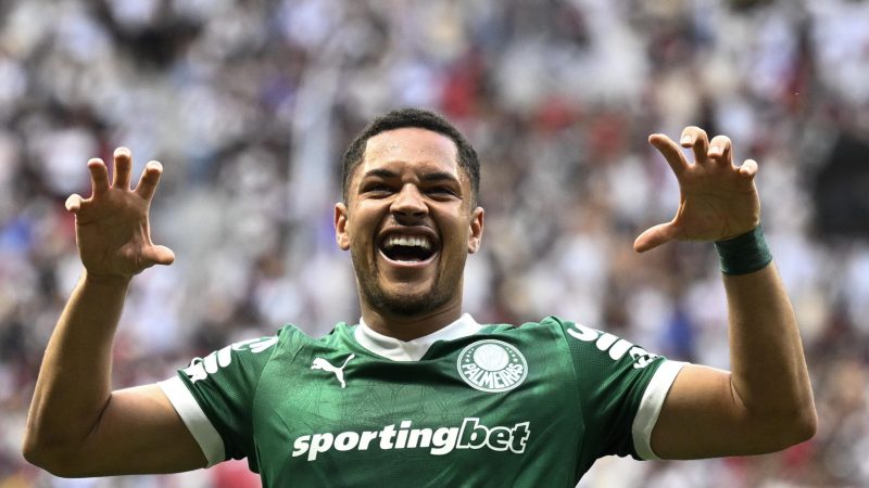 Vitor Roque desencanta após 19 jogos e salva o Palmeiras