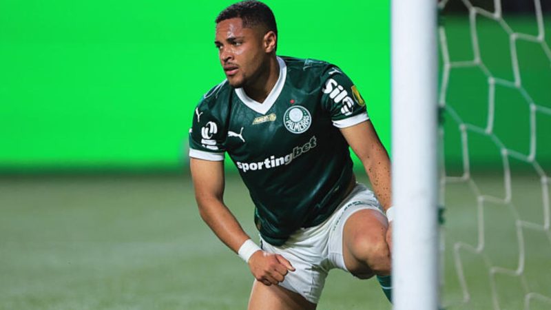 Vitor Roque, do Palmeiras, é alvo de críticas na Espanha e de ex-Athletico
