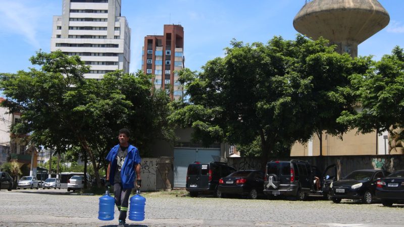 Após privatização, Sabesp registra mais receita, demissão e vazamentos Agência Brasil