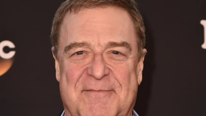 Ator americano John Goodman impressiona ao perder 90 quilos