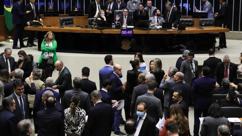 Câmara aprova urgência para projeto que corta subsídios tributários