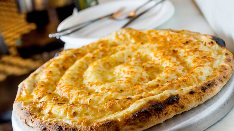 Ciência demonstra que comer pizza no jantar dá pesadelos – 15/07/2025 – Cozinha Bruta