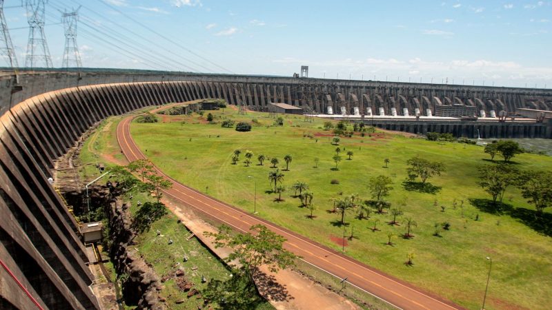 Consumo de IA no Paraguai faz Itaipu estudar construção de 2 turbinas