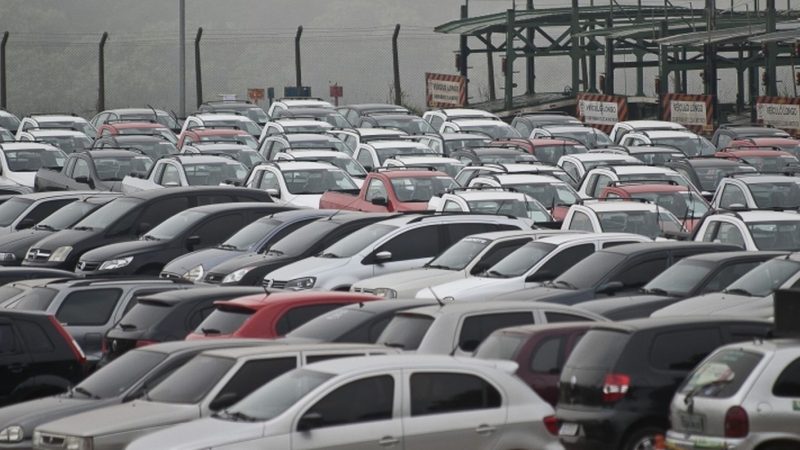 Montadoras tentam influenciar governo em disputa por mercado no Brasil