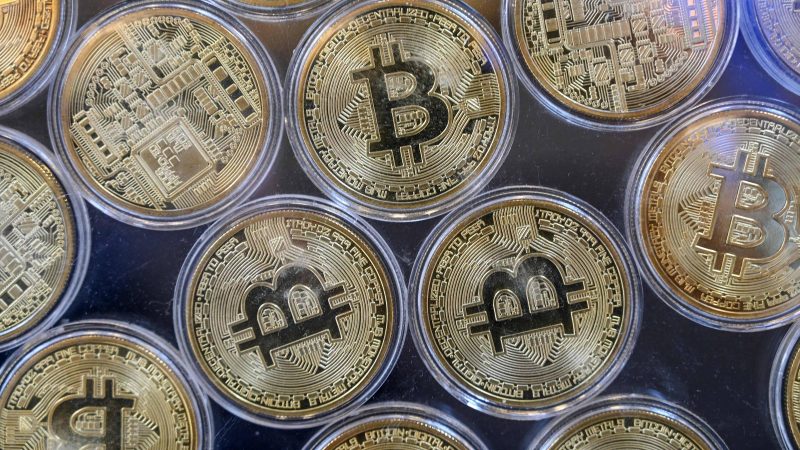 Pioneiros de cripto vendem mais de US$ 50 bi em bitcoins – 06/07/2025 – Tec