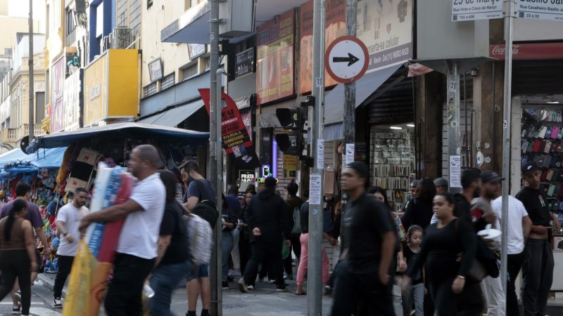 Pirataria é fiscalizada e combatida, dizem lojistas da 25 de Março