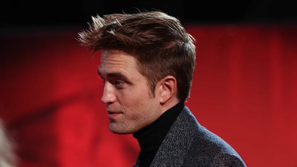 Robert Pattinson diz que odiou cenas de sexo em ‘Crepúsculo’: ‘Ridículo’