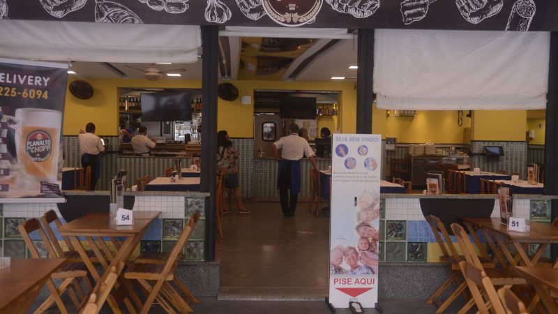 Tarifaço dos EUA pode encarecer alimentação em bares e restaurantes