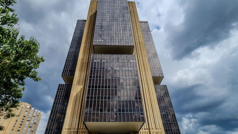 Taxas médias de juros ficam estáveis em junho
