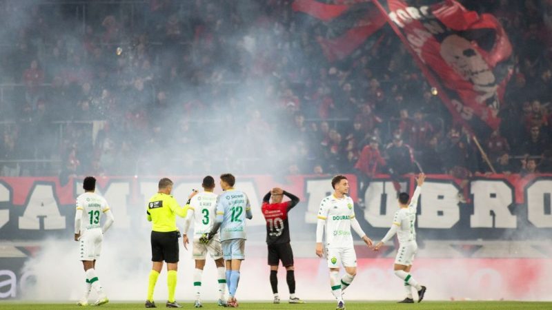 Athletico pode ser punido após tentativa de invasão ao gramado