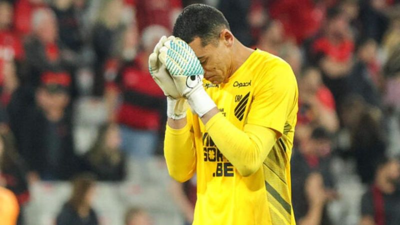 Athletico tentou se superar, mas não conseguiu, pois o time é muito ruim