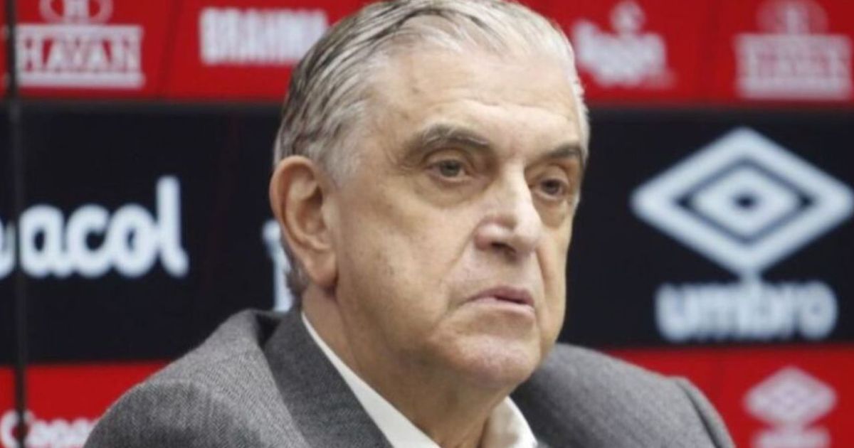 Athletico toma 4 a 2, e Petráglia comanda o enterro