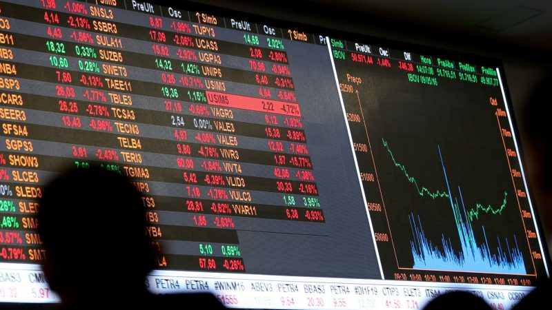 Bolsa sobe 1,04% e fecha no maior nível em quase dois meses
