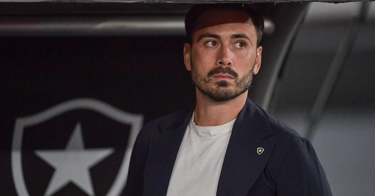 Botafogo negocia contratação de peso de ex-Athletico e Barcelona