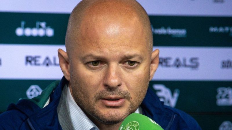 Com ataque criticado, Coritiba confirma saída de centroavante