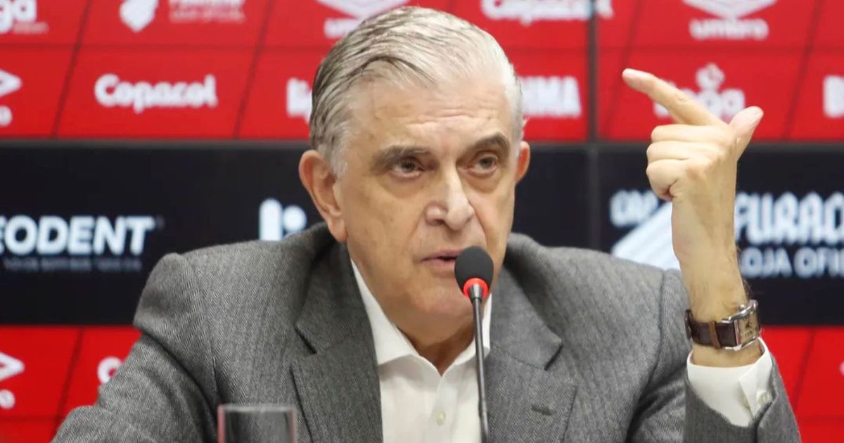 Conselheiro do Athletico é barrado na Arena com camiseta de protesto a Petraglia