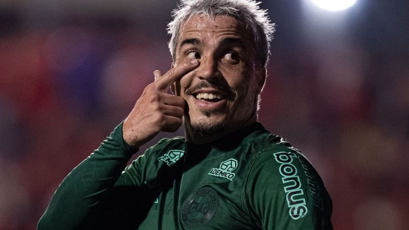 Coritiba conta com tropeço do Goiás e vira líder isolado da Série B