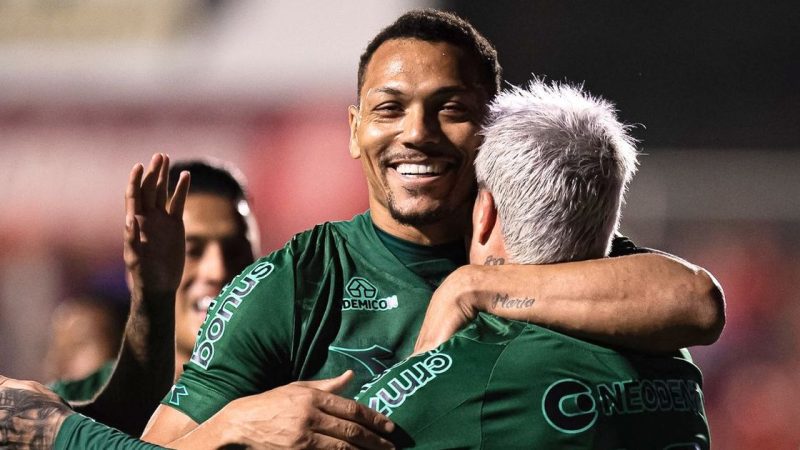 Coritiba vira líder em noite de celebração de título épico