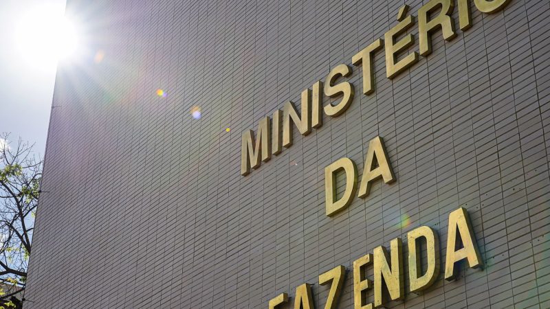 Despesas federais poderão crescer até R$ 168 bi em 2026
