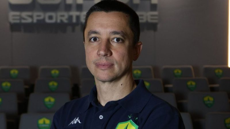 Eduardo Barros é anunciado por rival de Athletico e Coritiba na Série B
