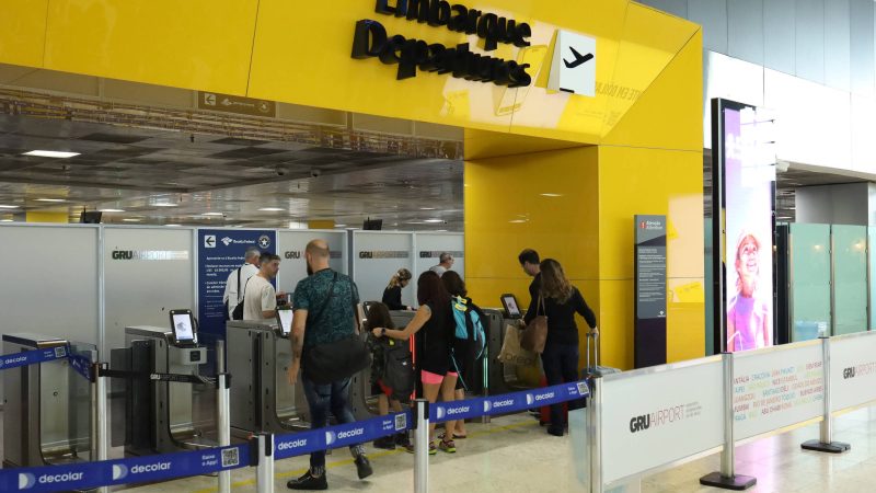 Europa começa a liberar líquidos em bagagens de mão – 29/08/2025 – Turismo