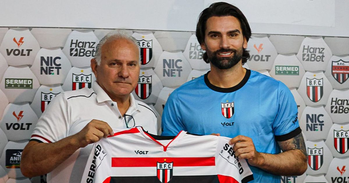 Ex-Coritiba, Léo Gamalho está perto de entrar para a história