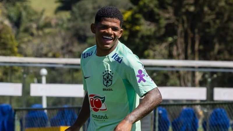 Ex-joia do Coritiba de R$ 380 milhões é apresentada em clube brasileiro