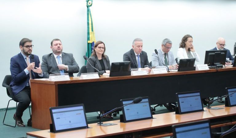 Governo estuda reduzir tributo sobre equipamentos para data centers, afirma assessor da Fazenda – Notícias