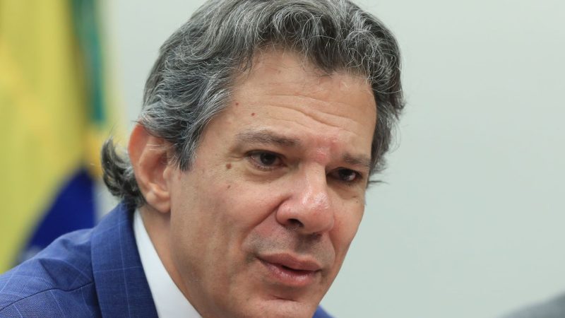 Haddad: 20 milhões de brasileiros não deveriam estar pagando IR