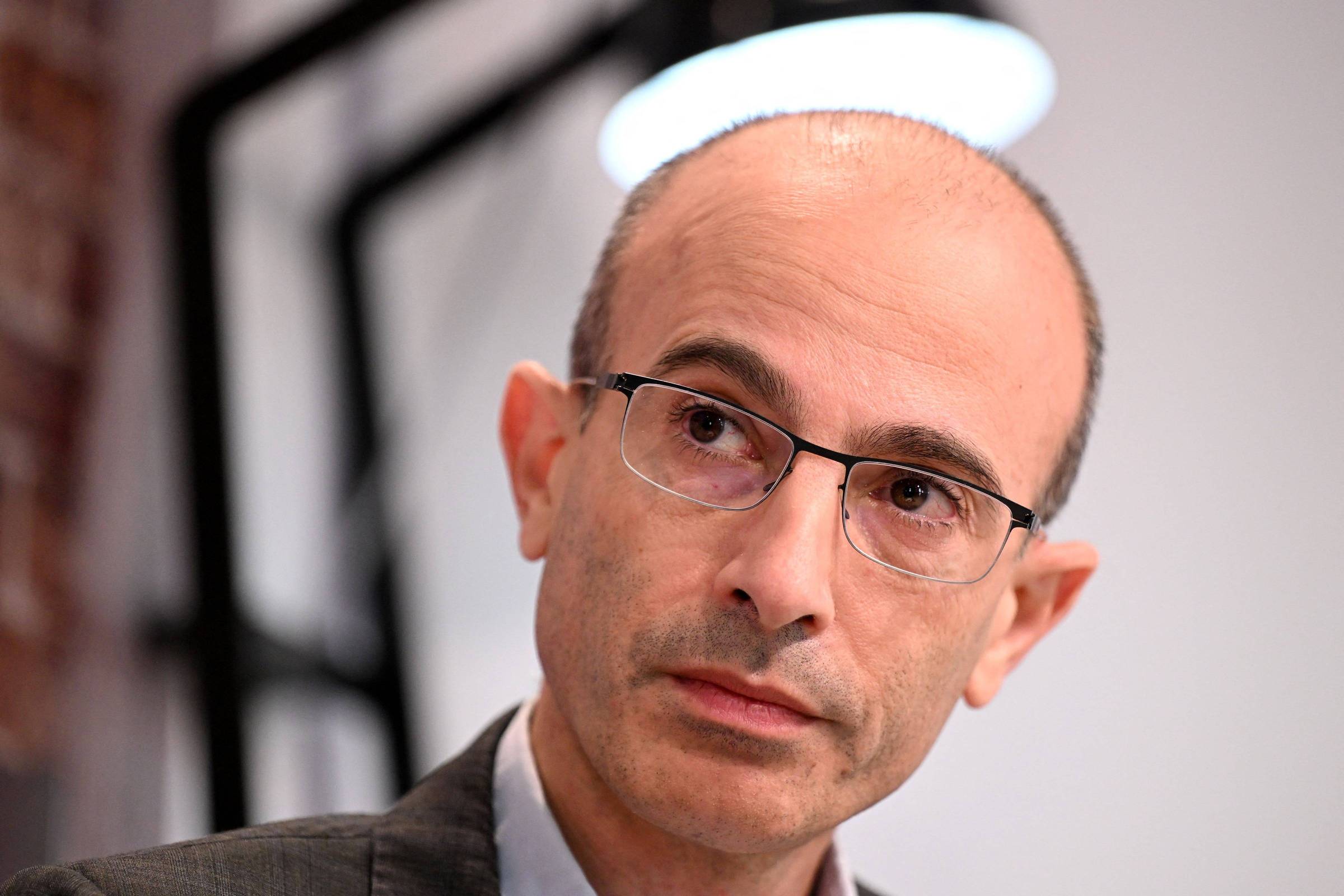 Harari: Podemos ficar presos no sonho de uma IA – 03/08/2025 – Mercado